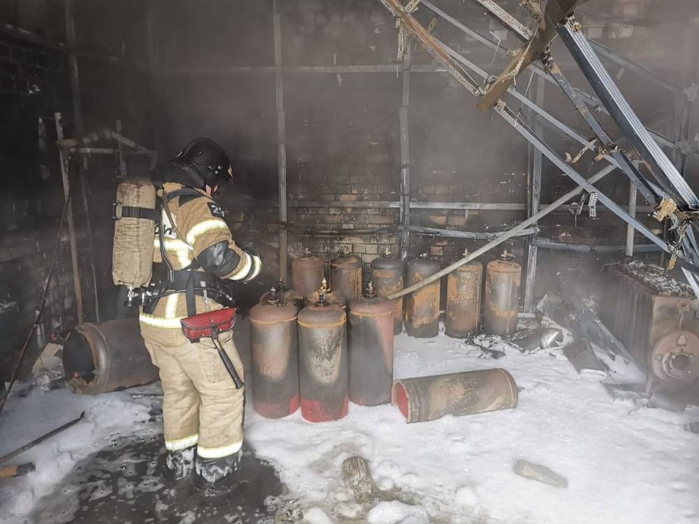 Баллоны с пропаном хранились на горевшем складе на улице Чаадаева в Нижнем Новгороде
