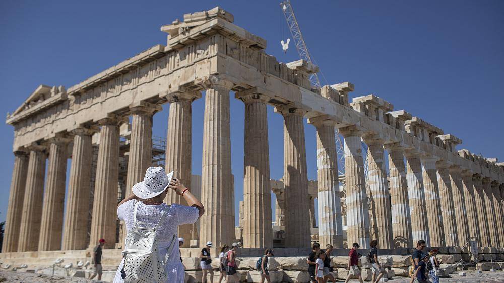 Греция полна решимости принимать туристов