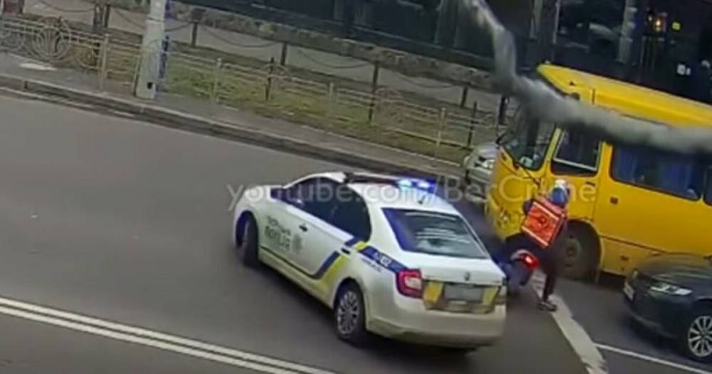 В Киеве курьер на скутере устроил гонки с полицией (видео)
