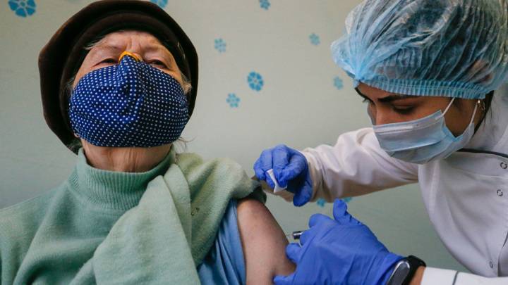 Экс-депутат Рады: Украина сама себя лишила права выбора вакцины