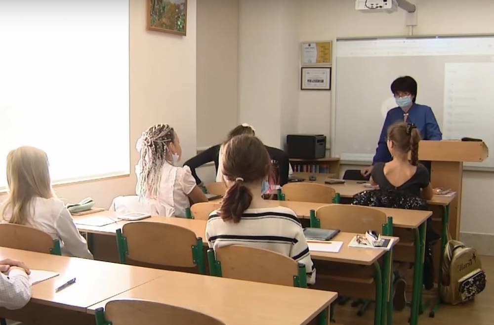 В Киеве школы срочно распускают на каникулы: "самая сложная ситуация с начала пандемии"