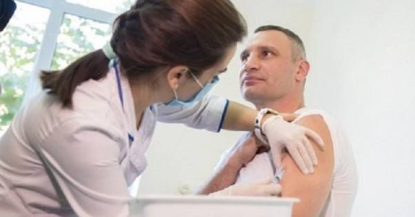 Вакцина прибыла в Киев без участия Кличко, а вакцинация стоит на месте, — блогер
