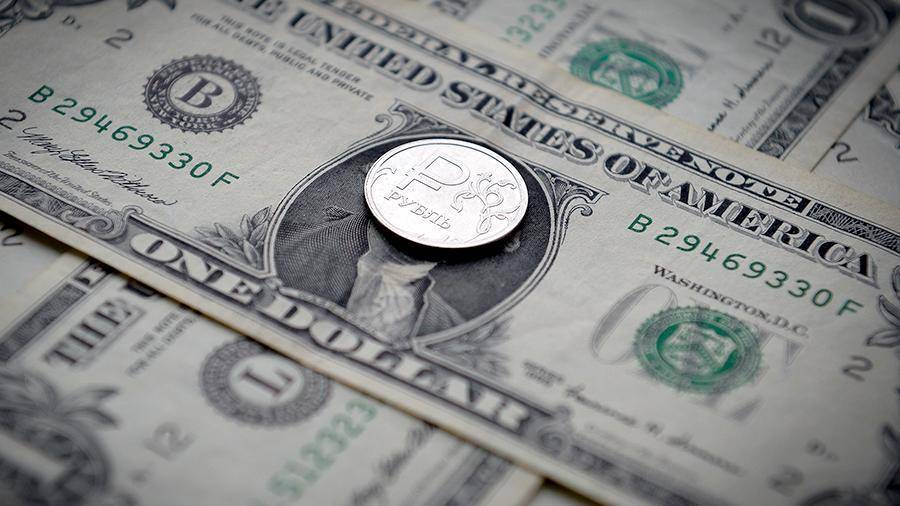 Эксперт заявил о возможном падении доллара до 70 рублей