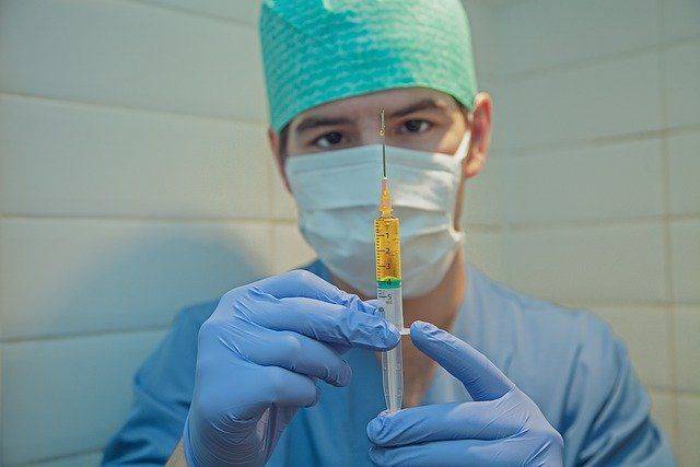 Иран объявил о начале испытаний на людях вакцины от коронавируса «Фахра»