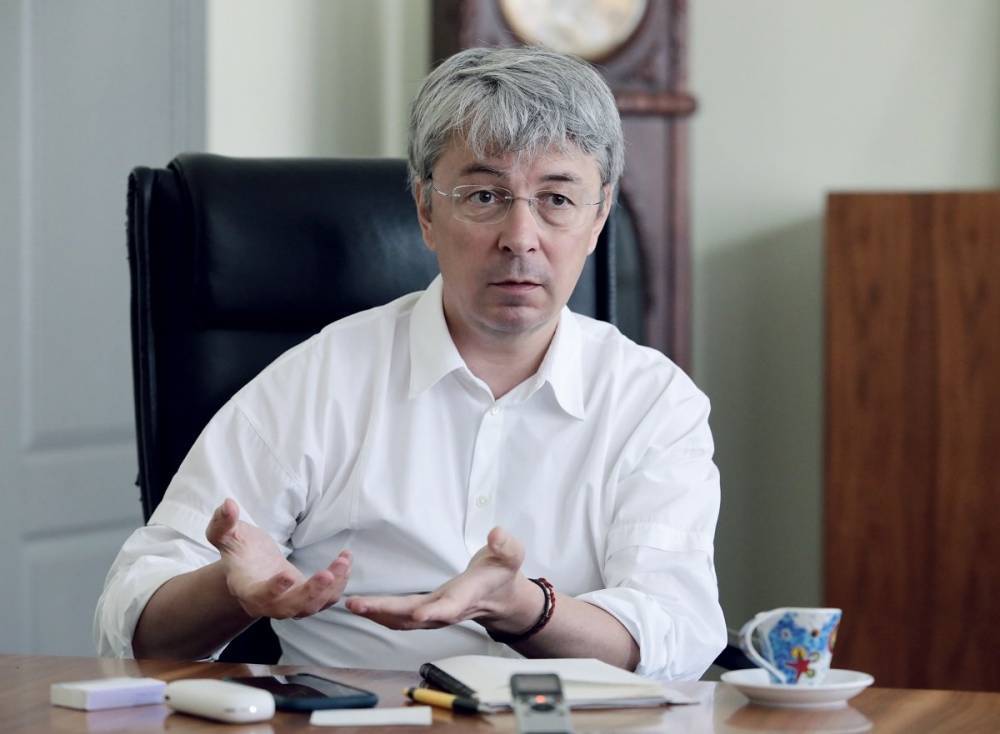 Ткаченко связал слухи об AstraZeneca с пиаром Россией "Спутника V": в Москве уже отреагировали