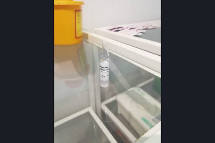 Новосибирский губернатор рассказал, когда сделает прививку от коронавируса