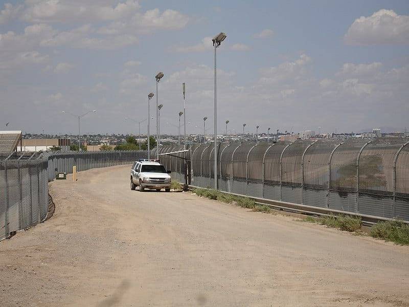 Граница между США и Мексикой на пороге самого большого за 20 лет притока мигрантов и мира