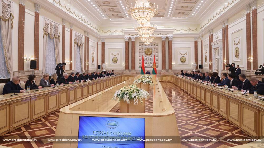 Юрист: конституционная комиссия выполнит соцзаказ Лукашенко — получится абракадабра с точки зрения права
