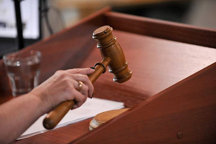 Столичный суд осудил девять человек за грабежи и избиения прохожих