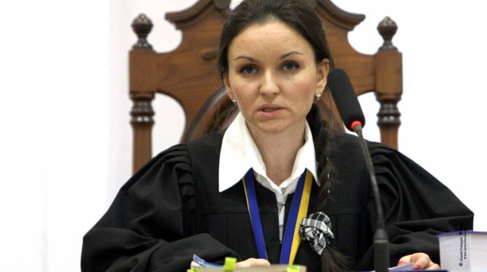 Суд отменил указ об увольнении экс-судьи Царевич
