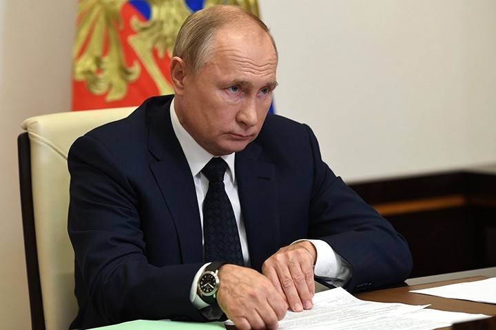 Президент России потребовал активнее анализировать соответствие доходов и расходов чиновников