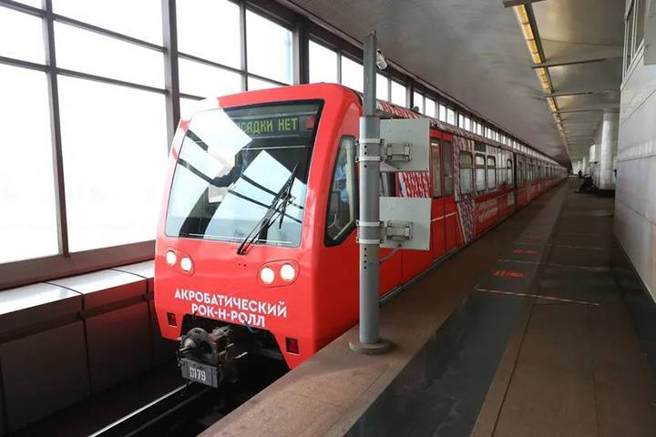 Особенный «рок-н-рольный поезд» запустили на Сокольнической линии метро