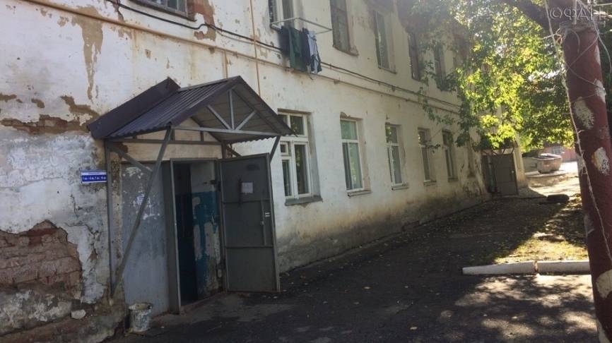 «Перед сыном с потолка упал кирпич»: жильцы саранского дома боятся за свою жизнь