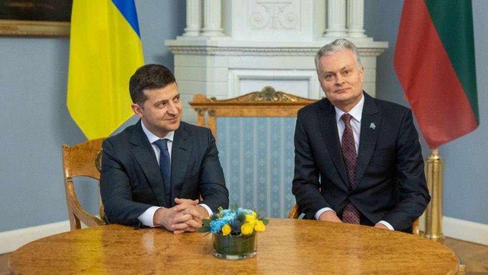 Начал визит со слов "Слава Украине": президент Литвы прибыл в Киев – видео