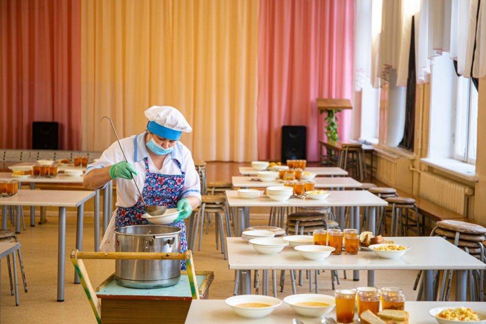 Владимир Путин поручил прокуратуре проверить организацию питания в школах
