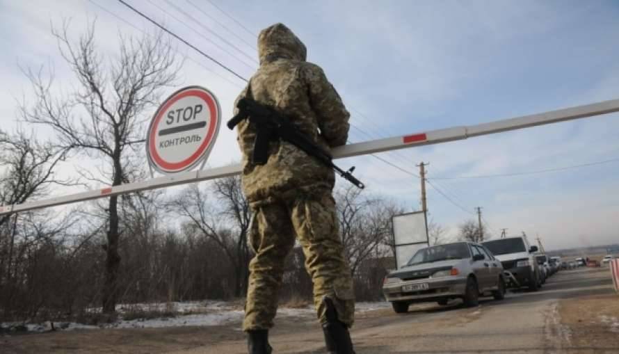 На Донбассе оккупанты оставили открытым только один КППВ