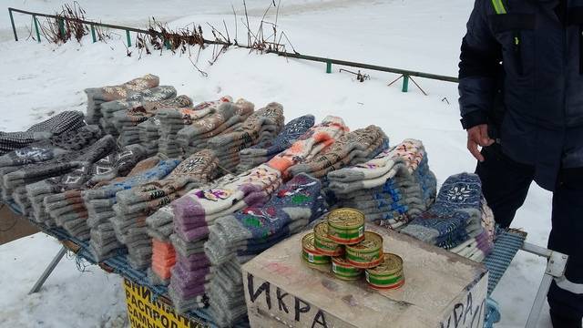В Сыктывкаре выявили нелегальных торговцев бельем и икрой
