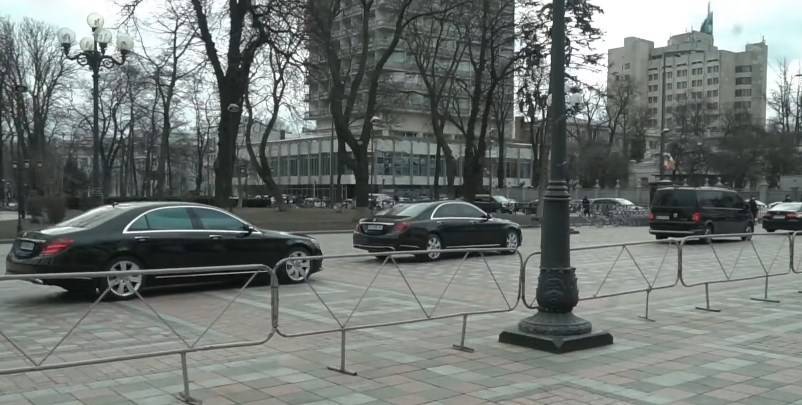 Кортеж Зеленского в Киеве 18 марта - видео, украинцы смеются - ТЕЛЕГРАФ