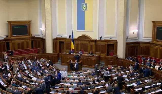 Рада может уйти на карантин из-за локдауна в Киеве