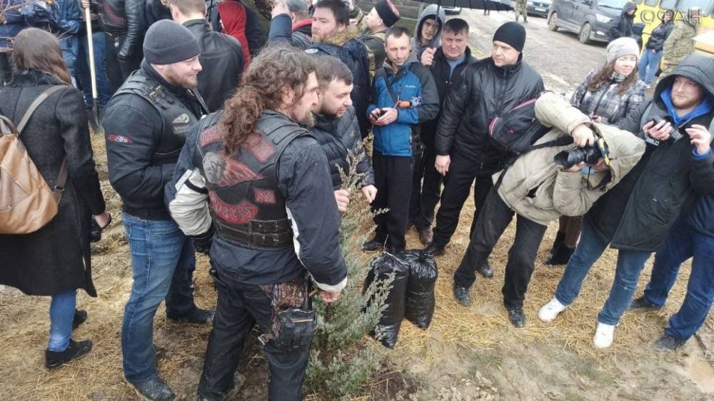 В Севастополе на Аллее Русской весны Хирург и глава ДНР посадили особое дерево