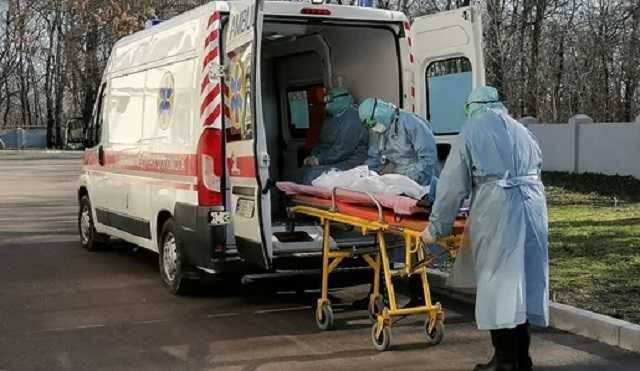 В Киеве больница за сутки приняла более 60 скорых с больными коронавирусом