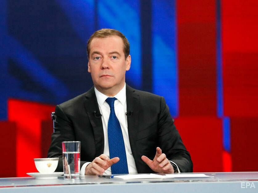 Медведев прокомментировал слова Байдена о Путине-убийце