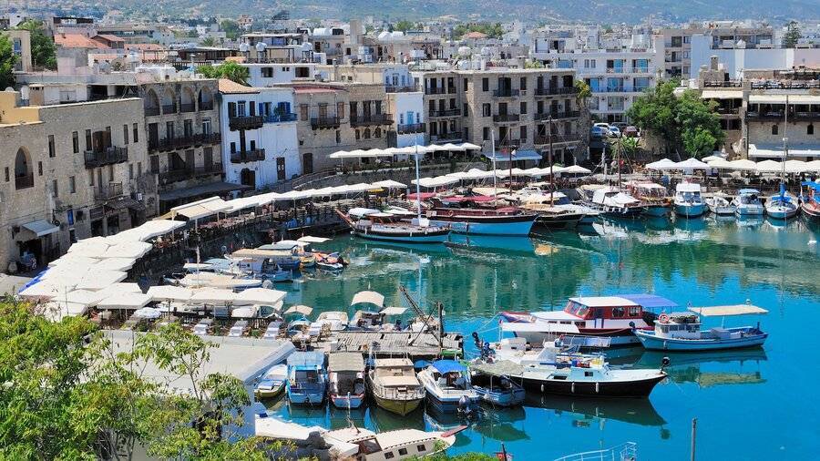 Российские туристы с 1 апреля смогут въезжать на Кипр без карантина