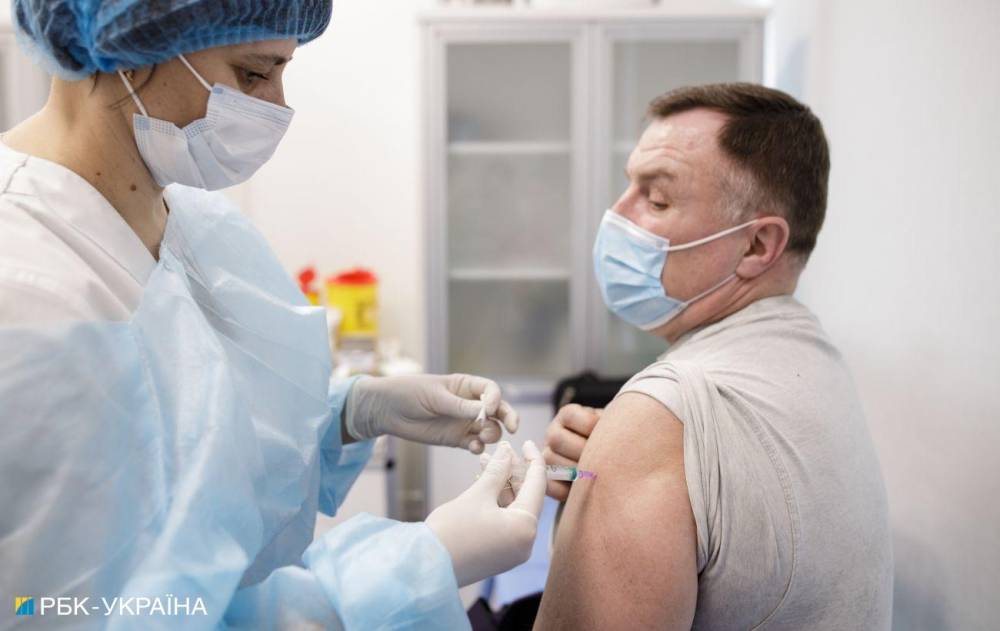 В Украине впервые вакцинировали от COVID более 10 тысяч человек за сутки