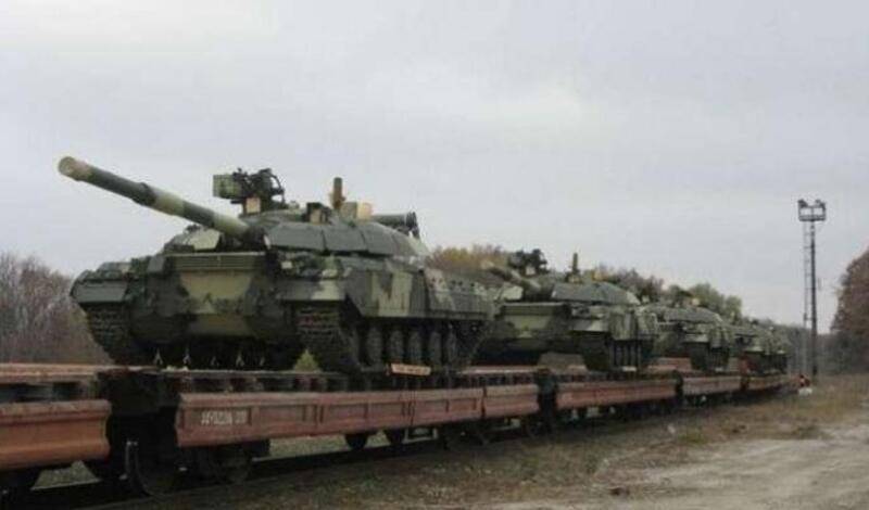 Украина продолжает перебрасывать в Донбасс военную технику