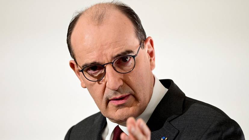 Премьер Франции в прямом эфире привился вакциной AstraZeneca