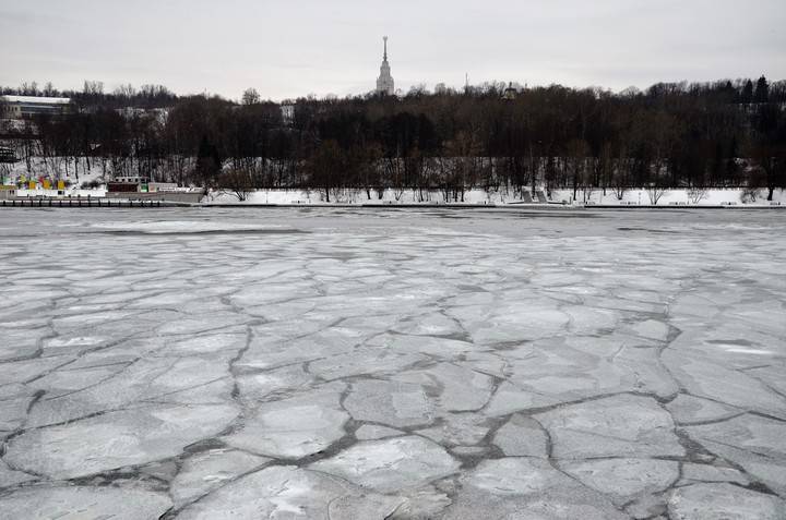 Спасатели рассказали, как определить прочность льда на замерзших водоемах