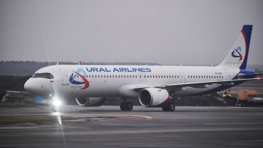 Названа предварительная причина вынужденной посадки самолета в Ростове-на-Дону