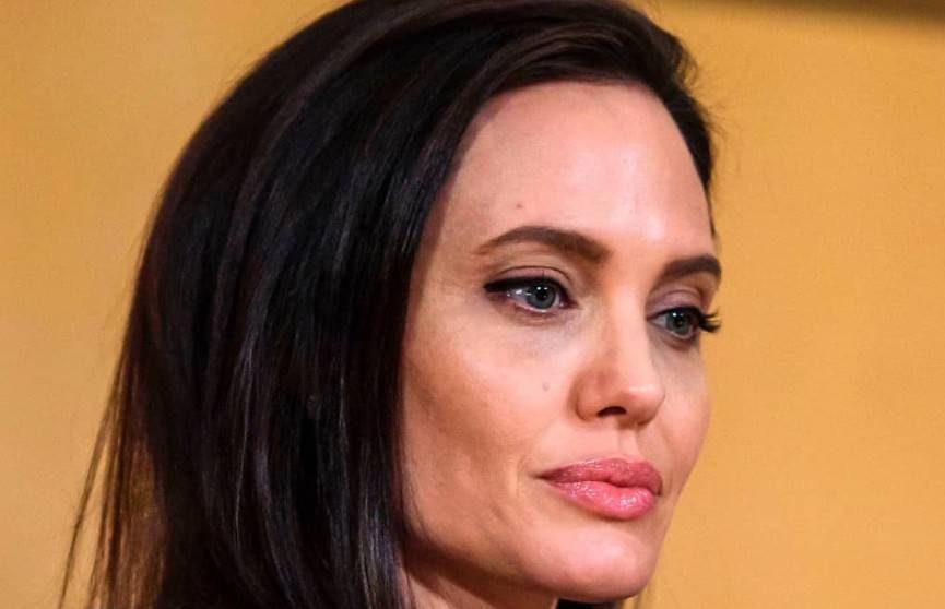 Анджелина Джоли собирается представить суду доказательства домашнего насилия со стороны Брэда Питта