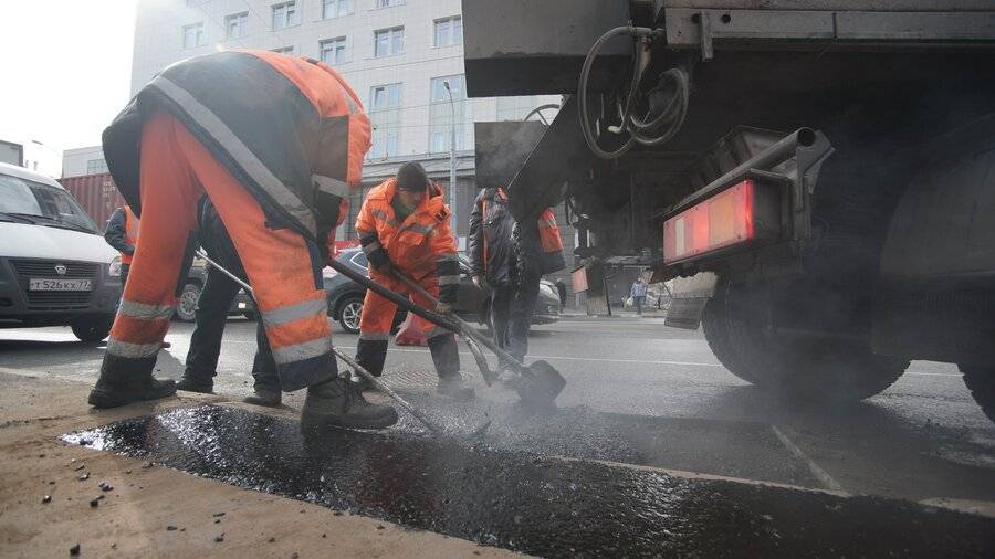 В этом году в Москве отремонтируют около 23 млн кв м дорожного полотна – Бирюков