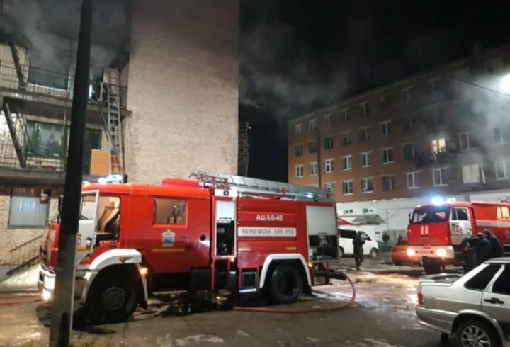 В Сланцах 3 пожарные части тушили ночной пожар