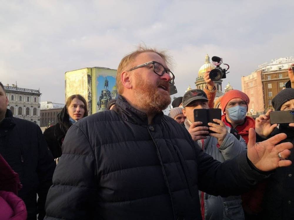Виталий Милонов потребовал у МВД проверить, есть ли двойное гражданство у Юлии Навальной