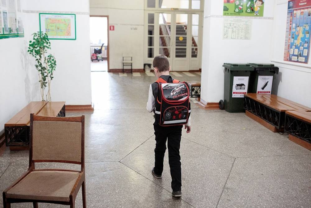 В тюменской гимназии умер охранник, его труп лежал в здании четыре часа