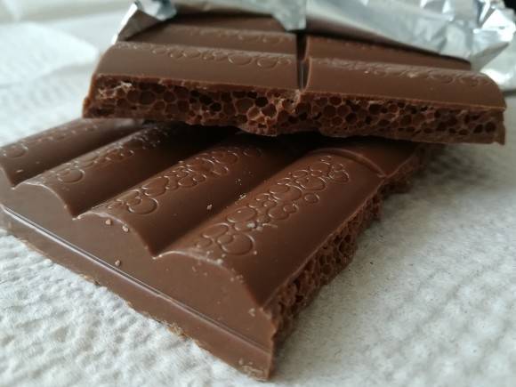 Диетолог рассказала, сколько шоколада можно есть в день для пользы