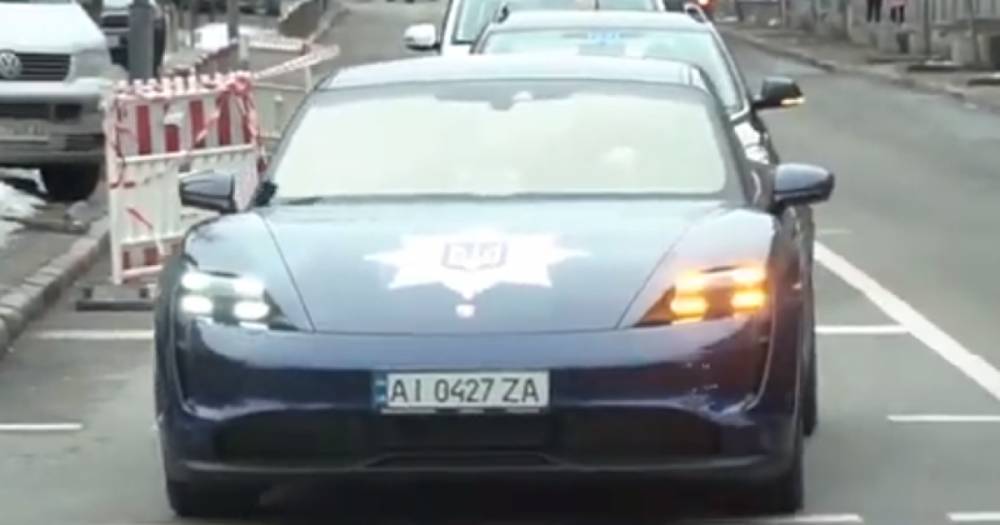 По улицам Киева рассекал полицейский Porsche (ФОТО, ВИДЕО)
