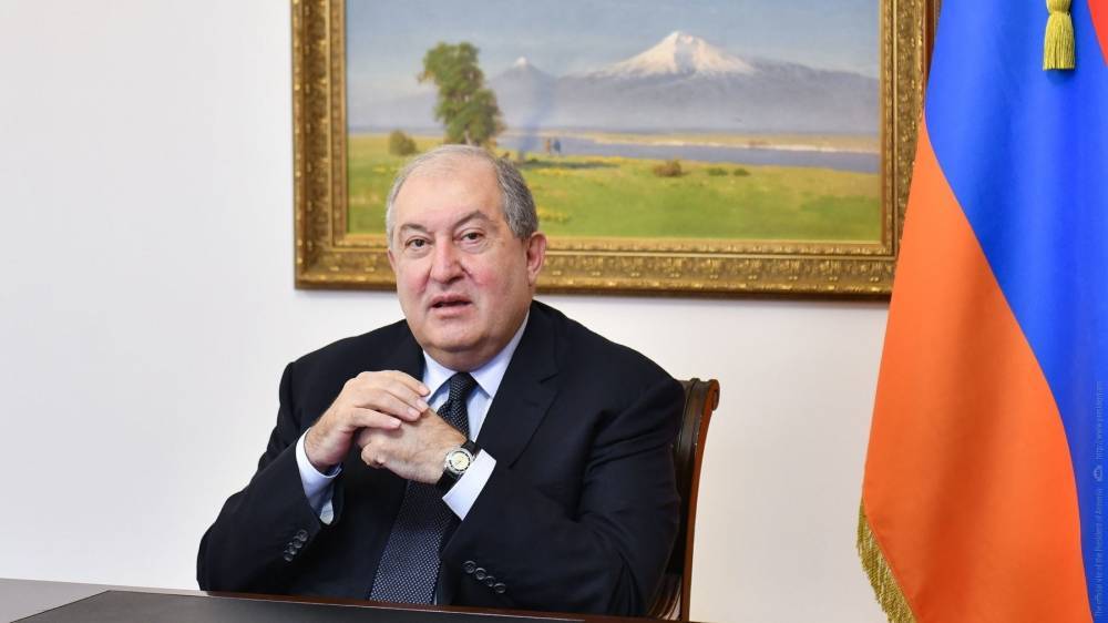 Саркисян хочет оспорить в Конституционном суде отставку главы Генштаба ВС Армении