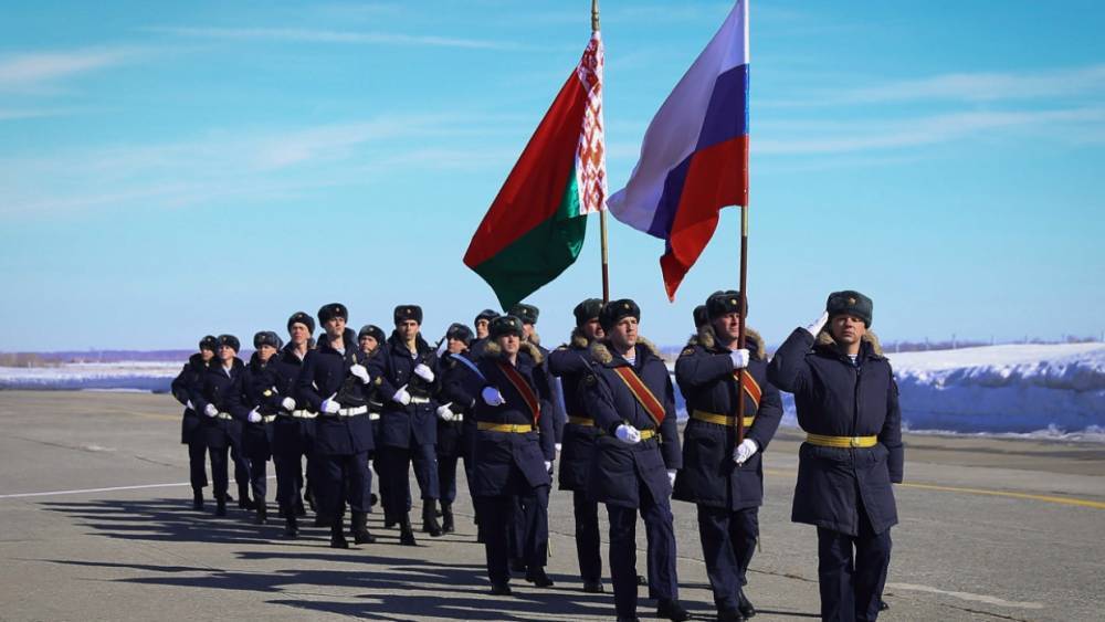 Белоруссия готова размещать российские самолеты на своих военных базах