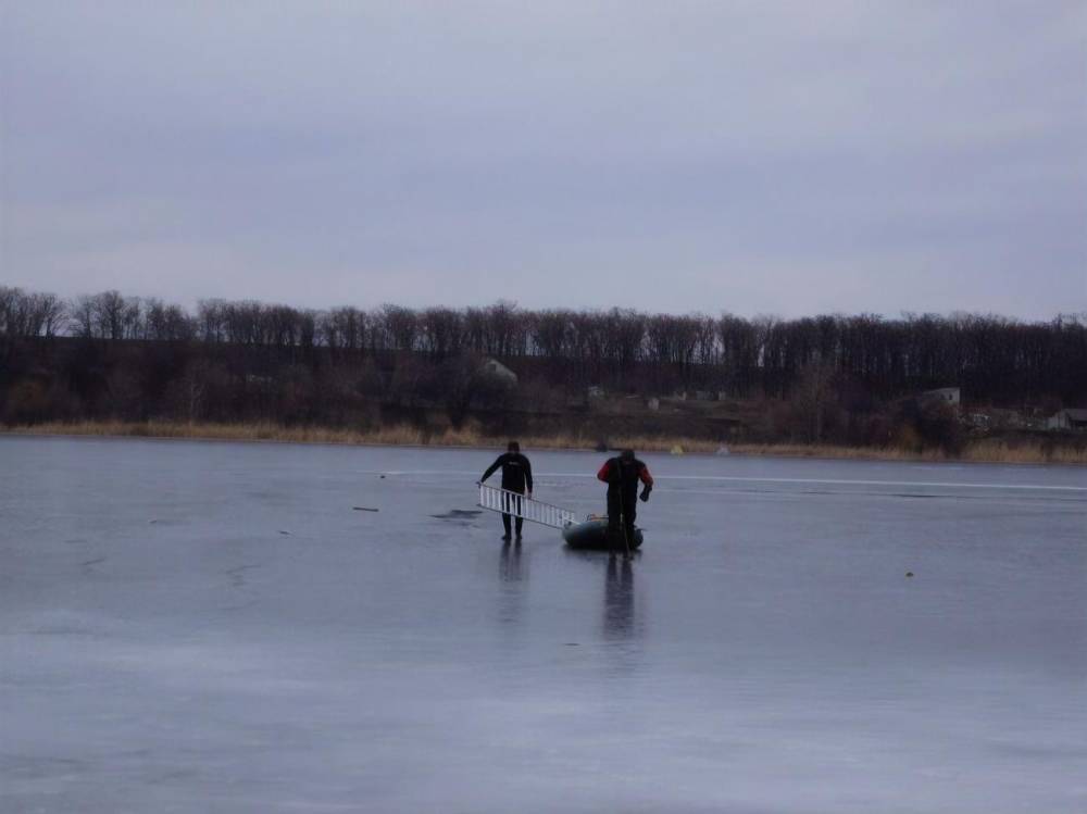 В Запорожье двое детей провалились под лед, погиб 11-летний мальчик