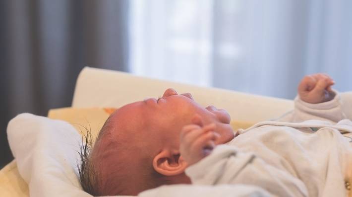Мутировавший коронавирус нашли у новорожденного в Швеции