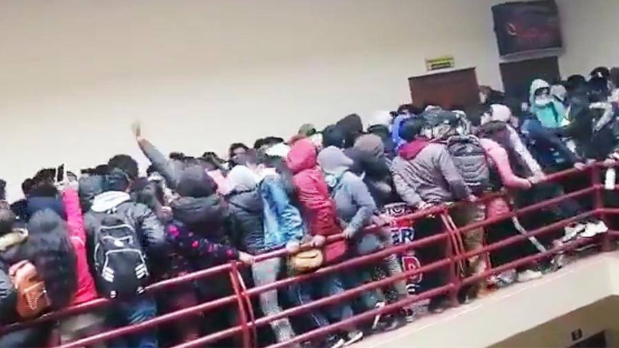 Пять человек погибли во время давки на собрании в университете в Боливии