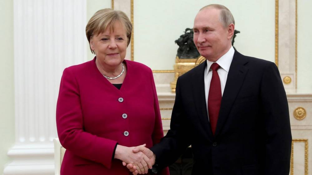 Меркель допустила использование "Спутника V" в Германии