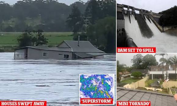 «Супершторм» в Австралии: вода уносит дома, жители плавают по дорогам на байдарках (фото, видео)