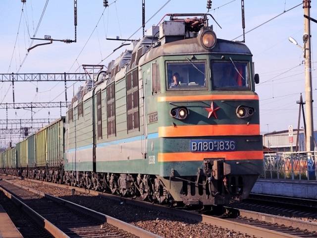 В Челябинской области грузовой поезд сбил 16-летнюю школьницу