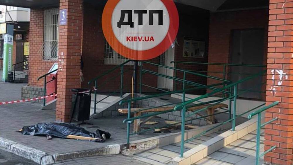 В Киеве девушка выпрыгнула с 35 этажа дома: смерть наступила мгновенно