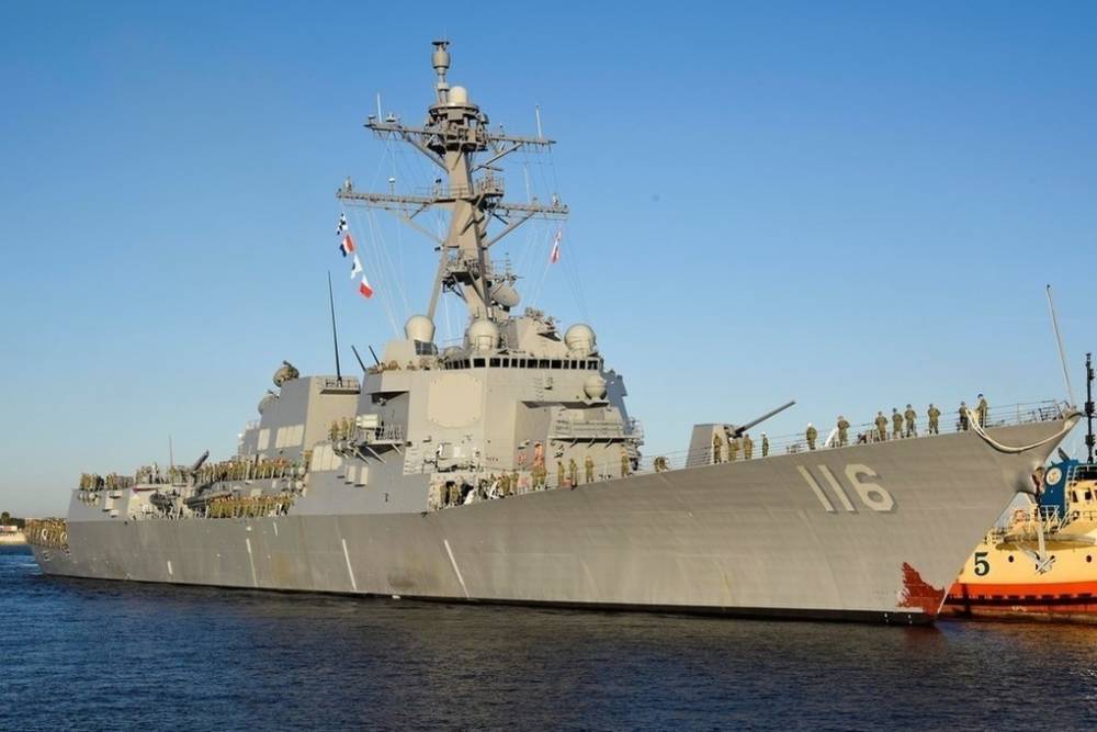 Черноморский флот взял под наблюдение американский эсминец