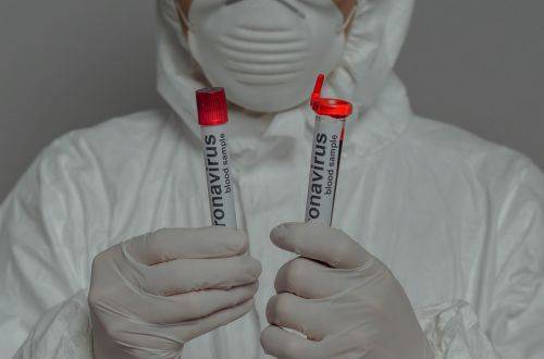 Новый удар коронавируса свалит тех, кто уже переболел: академик предупредил об опасности